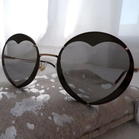 Carolina Herrera Heart Cut Out Shades, Round Rimless Stainless Steel Unique Y2K Buy Carolina Herrera sunglasses & glasses online - shipped  main image 4